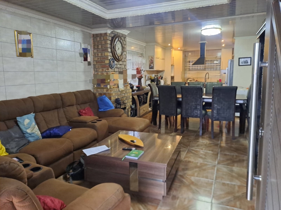 To Let 3 Bedroom Property for Rent in Geelhoutpark North West